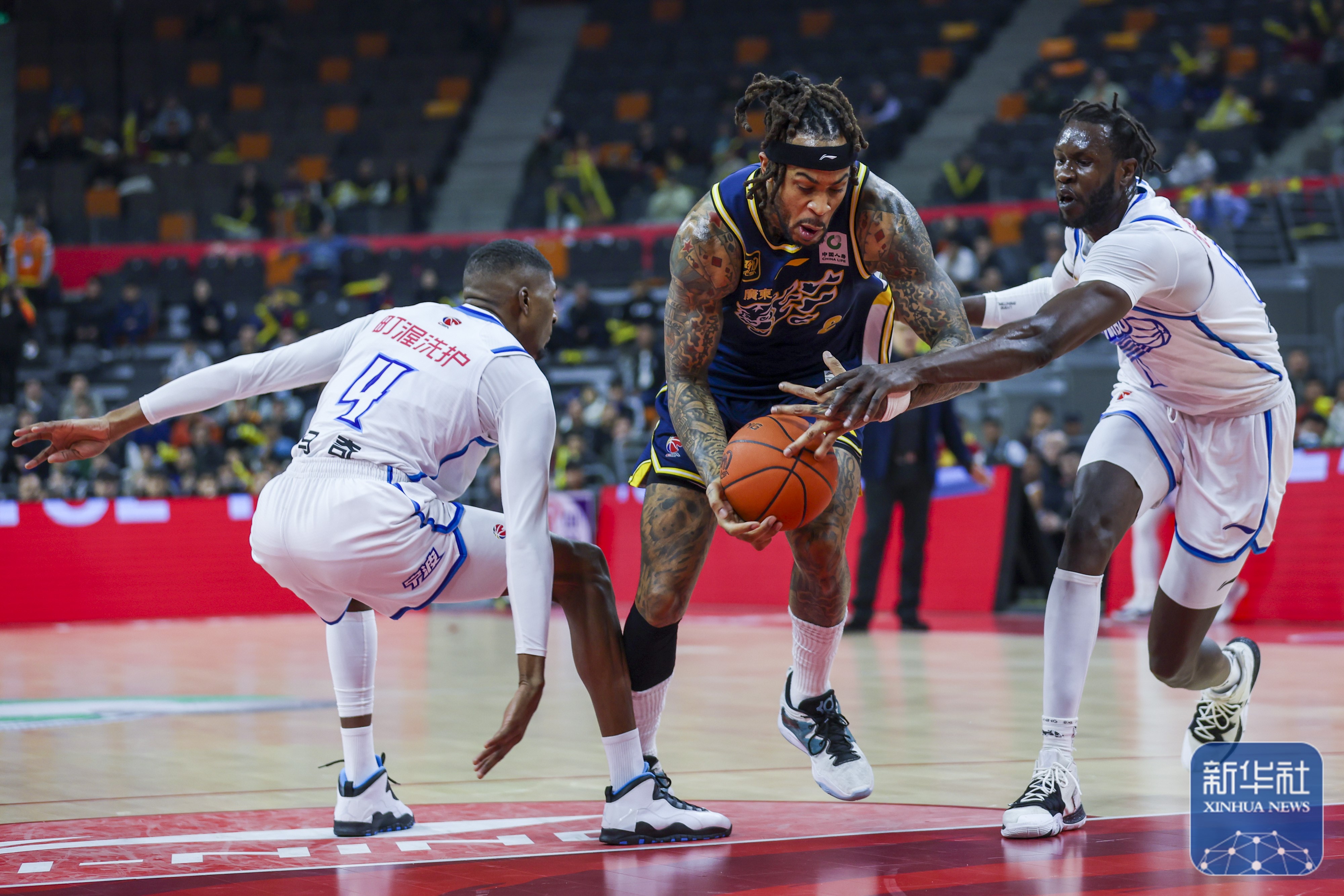 关于NBA常规赛冲刺阶段再迎强敌，皇家社会远射贴柱，主帅态度：球迷炸锅，更衣室氛围转暖的信息